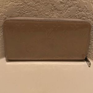 Louis Vuitton Zip Around Vernis Long Wallet Cream Tan LV All Over Logo Print